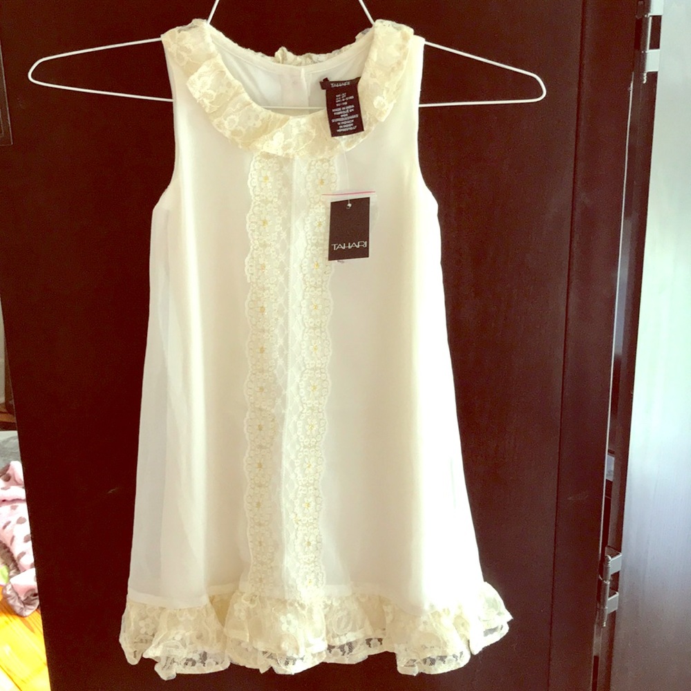 Beautiful classic chiffon and lace dress size 5T.